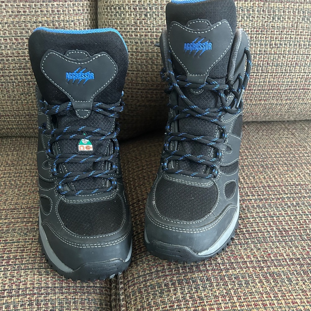 Women’s Size 7 Steel Toe Safety Boot. Worn a Few Times